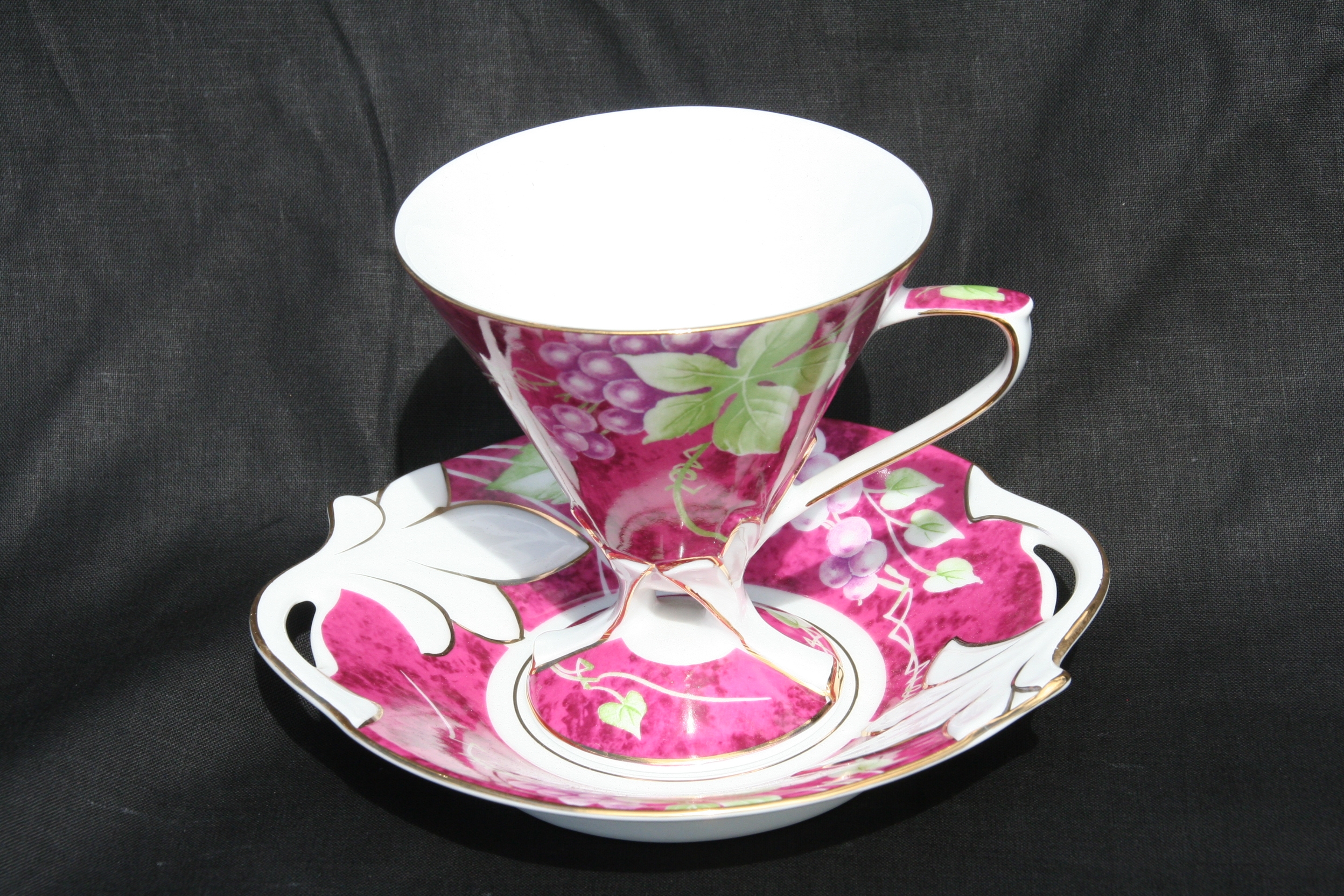 Grape Maroon 1 Cup & Saucer set